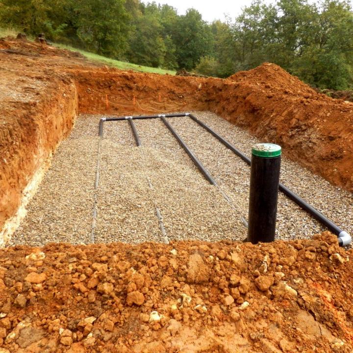 Spécialistes de l’assainissement, nous excellons dans la création de systèmes d’évacuation des eaux usées, potables et pluviales.